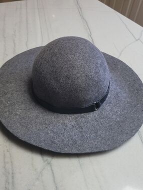 Womens Wide Brim Wool Hat in Gray with Accent Band